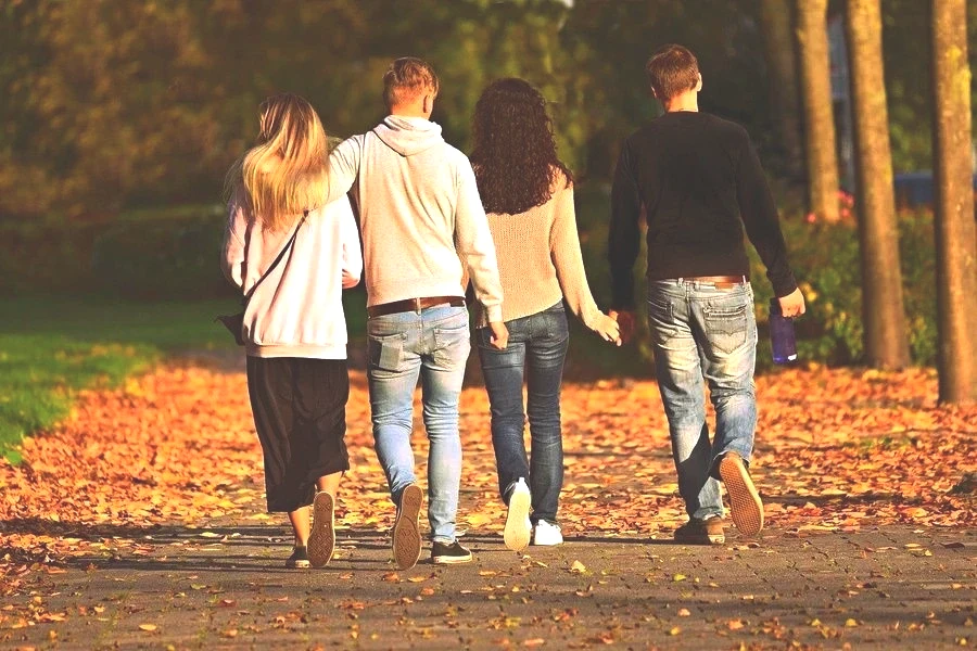 Arkadaş Olmanın Huzuru: İşte O Dost Canlısı 4 Burç! - Resim: 2